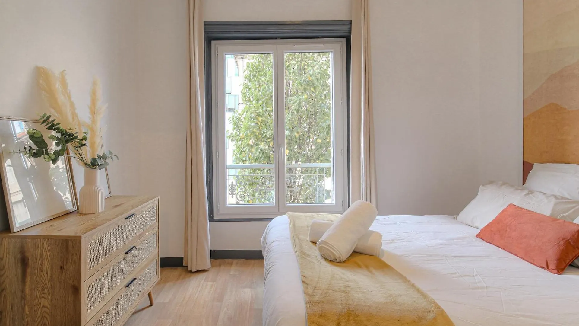 Ideal Pour Professionnels & Familles - Elegant & Apaisant - Balcon - Wifi Fibre - Face Cite Des Affaires Saint-Etienne  Apartment