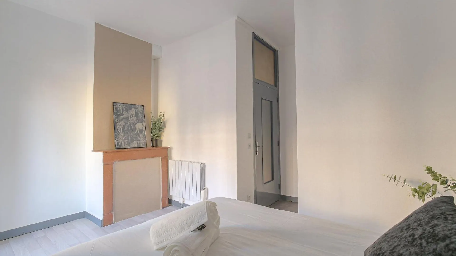 Ideal Pour Professionnels & Familles - Elegant & Apaisant - Balcon - Wifi Fibre - Face Cite Des Affaires Saint-Etienne  France