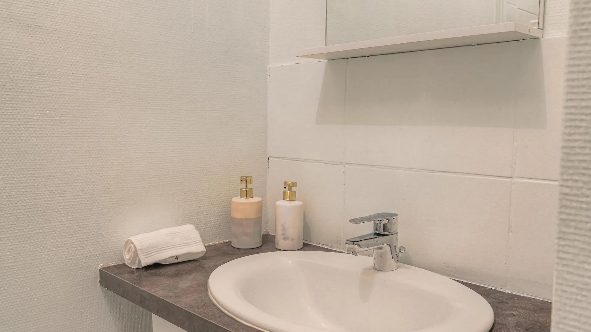 Ideal Pour Professionnels & Familles - Elegant & Apaisant - Balcon - Wifi Fibre - Face Cite Des Affaires Saint-Etienne  0*, Saint-Etienne (Loire) France